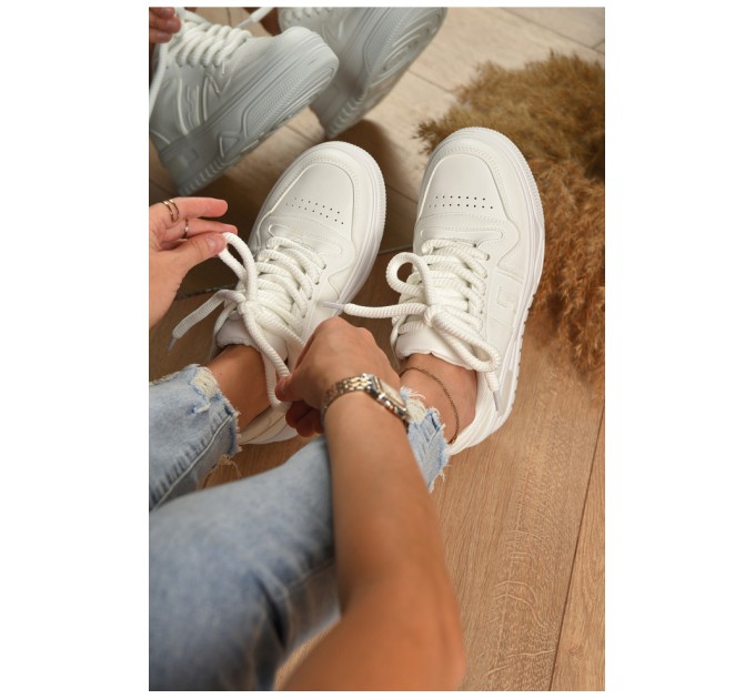 Кросівки жіночі білого кольору на шнурівці 172484L