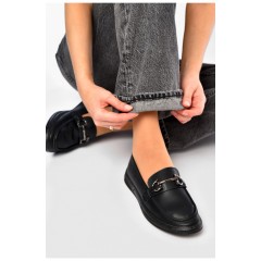 Туфлі-лофери жіночі чорного кольору 174065L