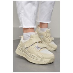 Кроссовки женские бежевого цвета 178227L
