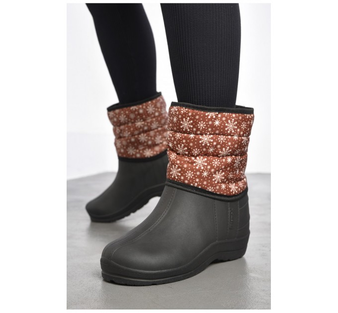 Дутики жіночі на хутрі коричневого кольору з сніжинками 185429L