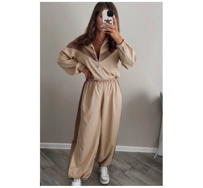 Спортивный женский костюм бежевого цвета 190656L