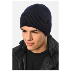 Мужская шапка с подворотом на флисе темно-синего цвета 191803L