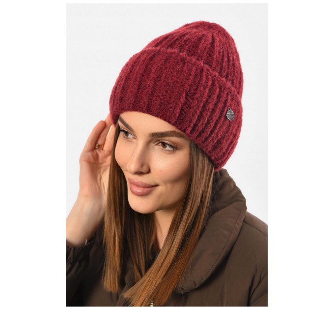 Шапка жіноча зимова на флісі однотонна бордового кольору 193198L