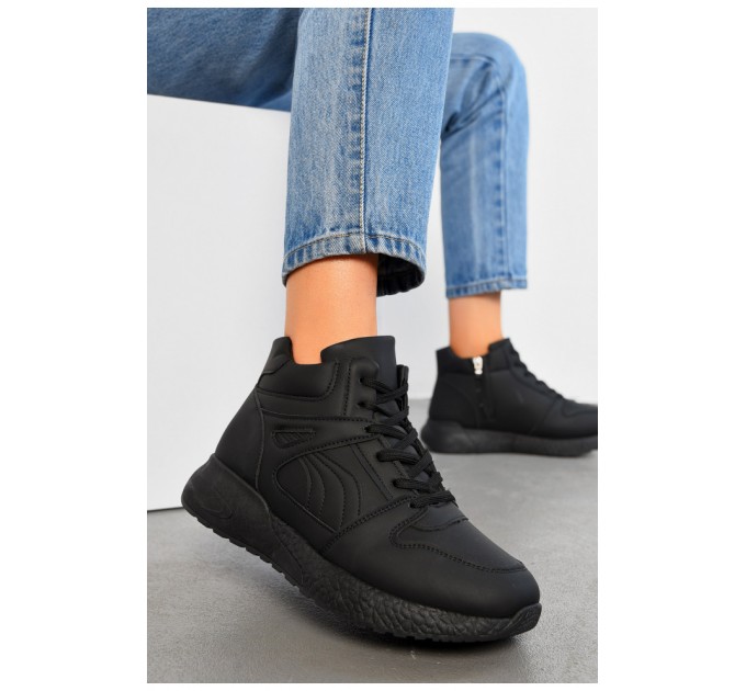 Кросівки жіночі зимові чорного кольору на шнурівці 194608L