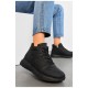 Кросівки жіночі зимові чорного кольору на шнурівці 194608L