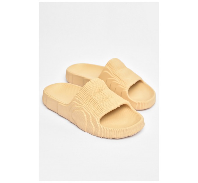 Шльопанці піна жіночі бежевого кольору 203753L