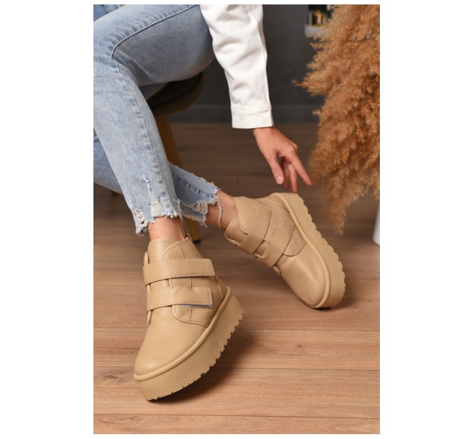 Угги женские на меху бежевого цвета 204925L