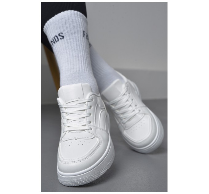 Кросівки жіночі білого кольору на шнурівці 172465L