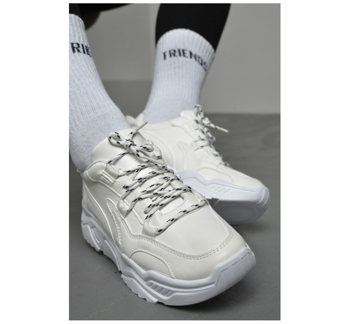 Кросівки жіночі білого кольору на шнурівці 174266L