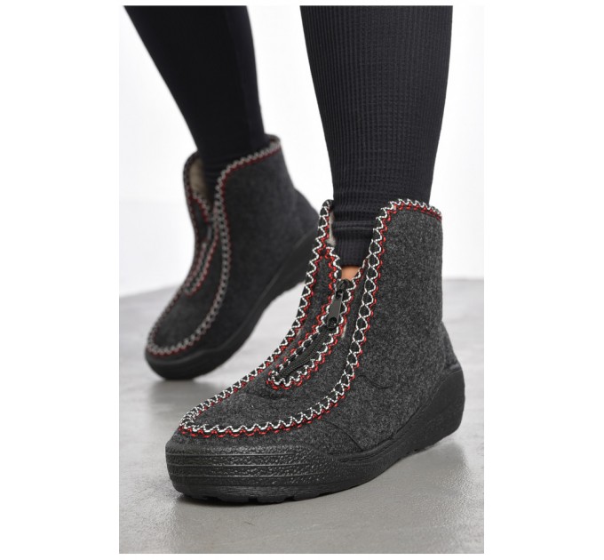 Бурки жіночі на хутрі чорного кольору 184614L