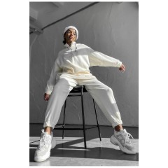 Костюм жіночий молочного кольору 190732L