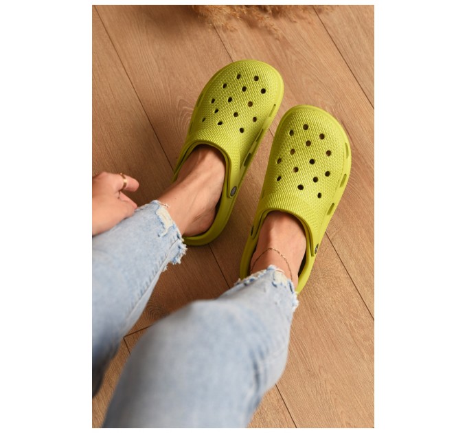 Кроксы женские салатового цвета 193331L