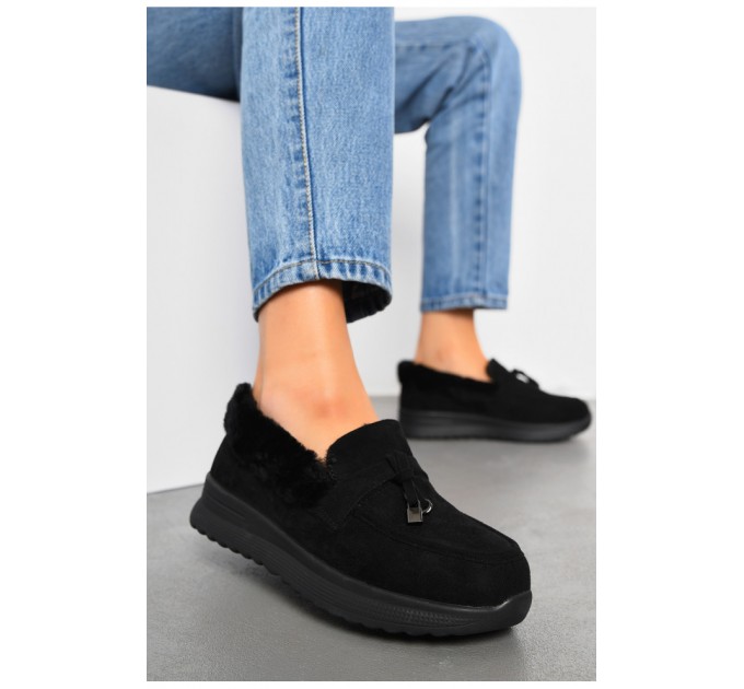 Туфли-лоферы женские на меху черного цвета 194039L