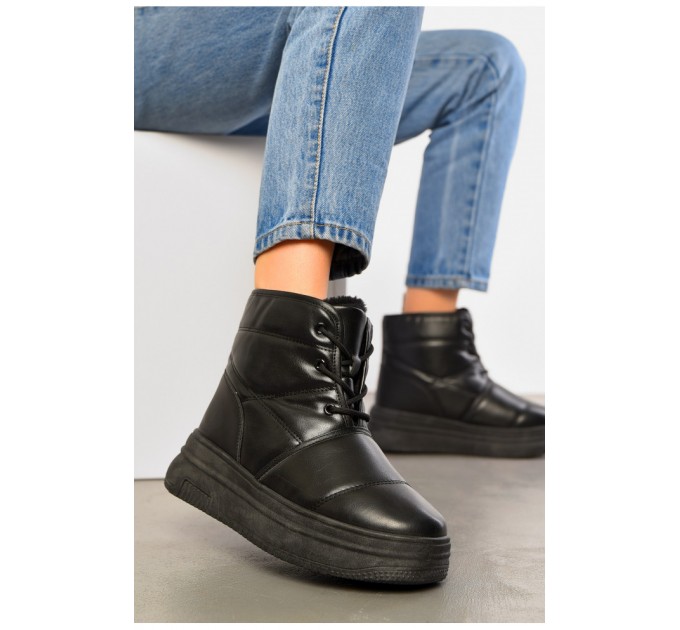 Черевики жіночі зимові чорного кольору на хутрі 195183L