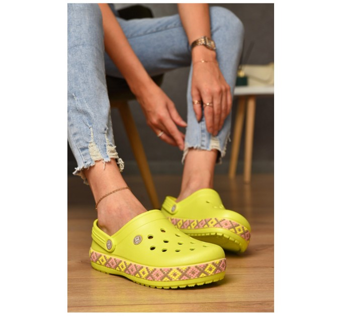 Крокси жіночі кольору лайма 196704L