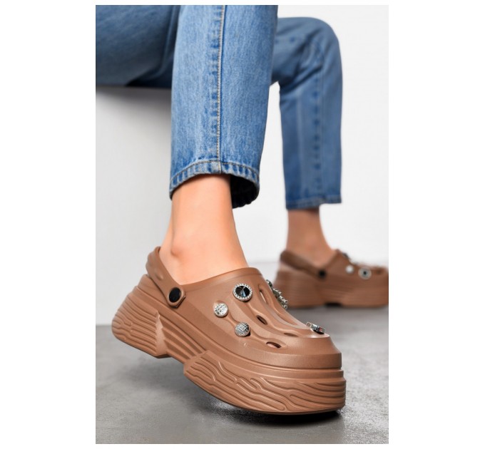 Кроксы женские коричневого цвета 197467L