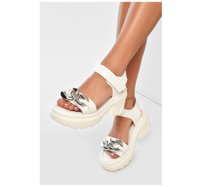 Босоніжки жіночі білого кольору 201001L