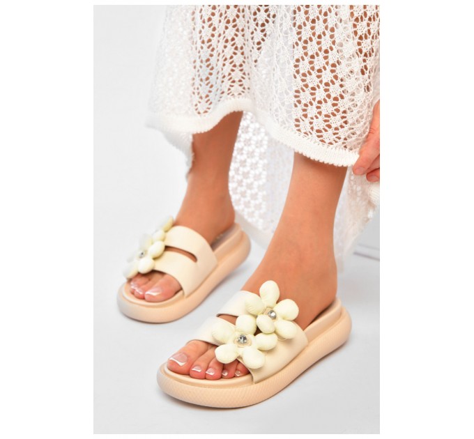 Шльопанці жіночі бежевого кольору 201072L