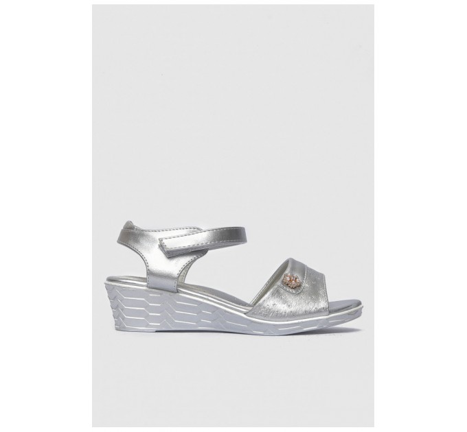 Босоніжки дитячі срібного кольору 155642L