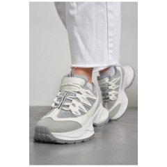 Кросівки жіночі сірого кольору на шнурівці 178105L