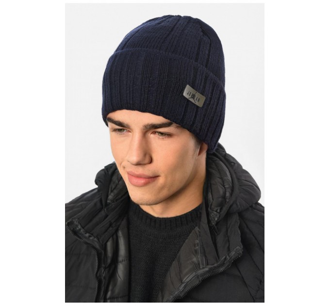 Мужская шапка с подворотом на флисе темно-синего цвета 191782L