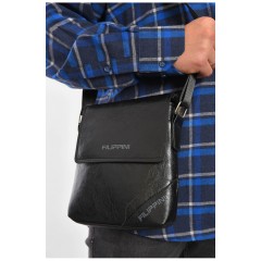 Сумка чоловіча через плече з екошкіри чорного кольору 192822L