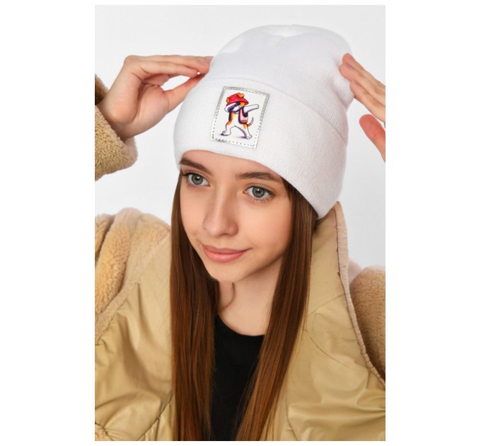 Шапка зимова підліткова з нашивкою білого кольору 193225L