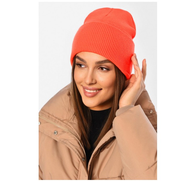 Женская шапка зимняя однотонного оранжевого цвета 194144L