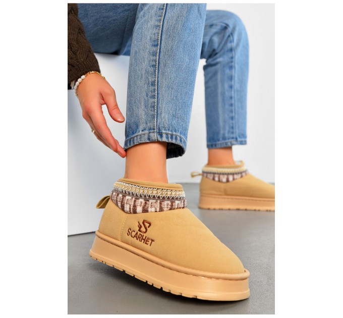 Угги женские на меху бежевого цвета 194716L