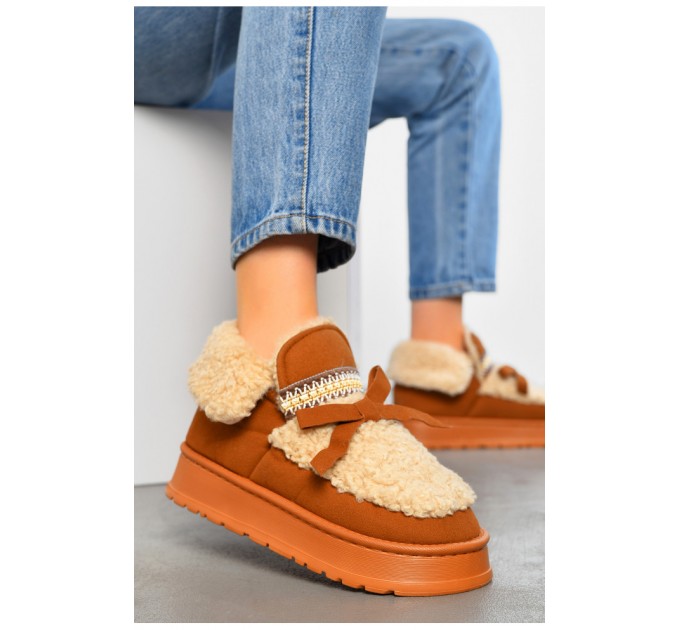 Уггі жіночі на хутрі коричневого кольору 194720L