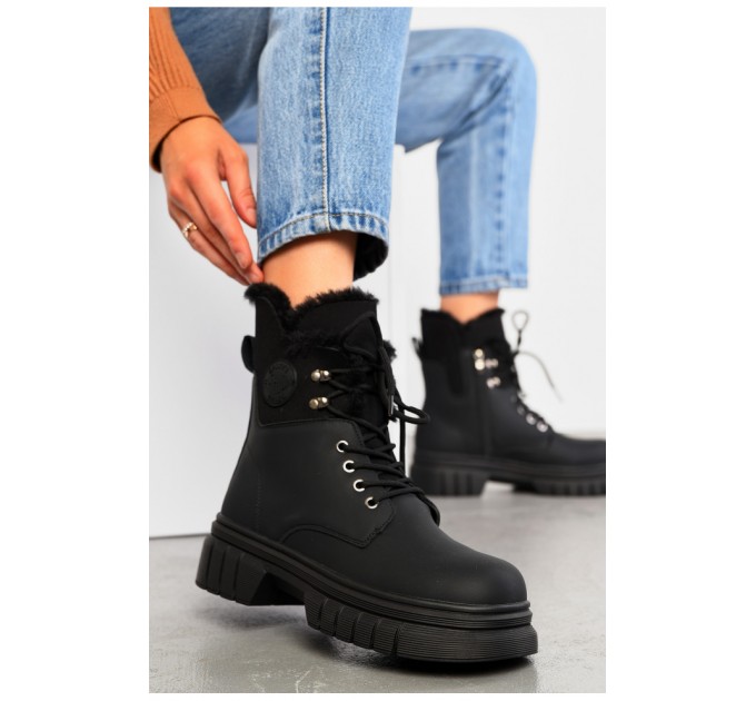 Черевики жіночі зимові чорного кольору на хутрі 195058L