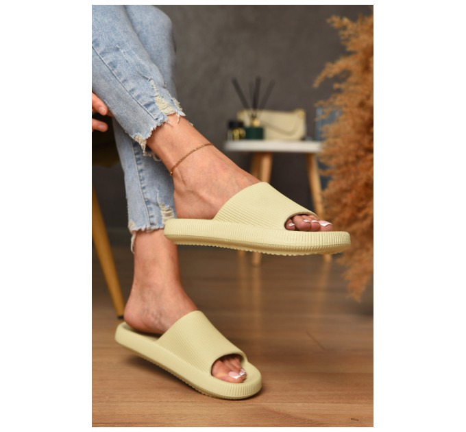 Шльопанці піна жіночі світло-бежевого кольору 197250L