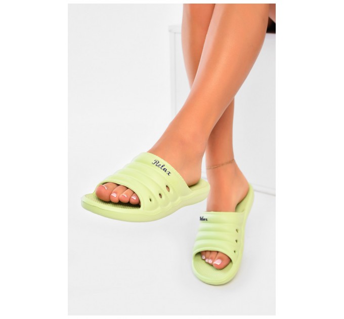 Шльопанці піна жіночі салатового кольору 200255L