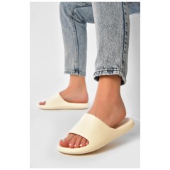 Шльопанці піна жіночі молочного кольору 203729L