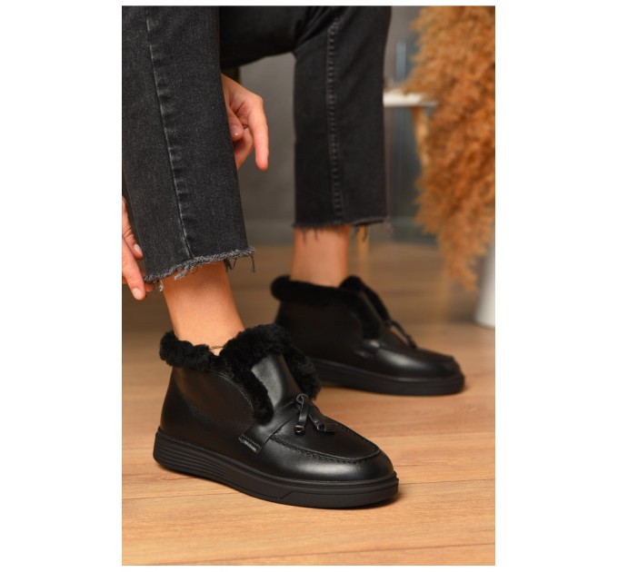 Туфлі-лофери жіночі на хутрі чорного кольору 205474L
