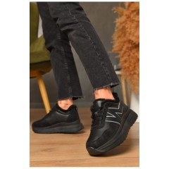 Кросівки жіночі зимові чорного кольору на шнурівці 206268L
