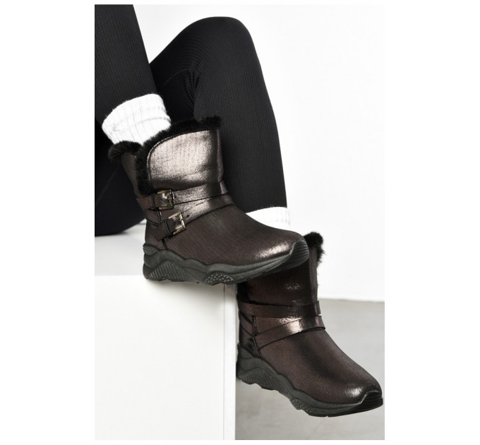 Уггі жіночі темно-коричневого кольору на хутрі 153968L