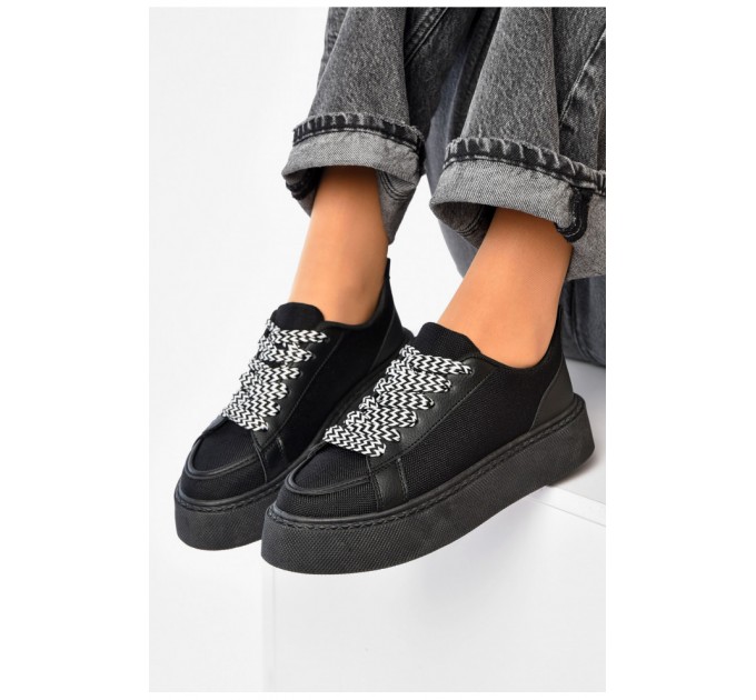 Кроссовки женские черного цвета на шнуровке 178310L