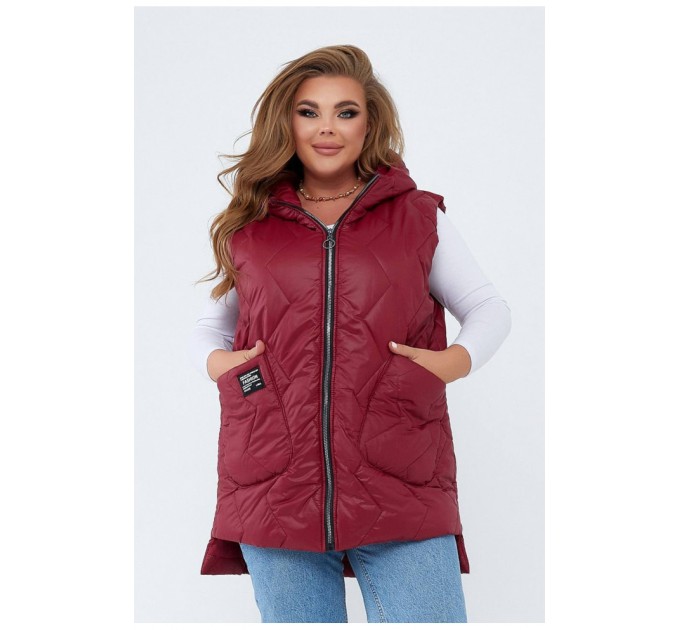 Жилетка женская полубатальная бордового цвета 193083L.