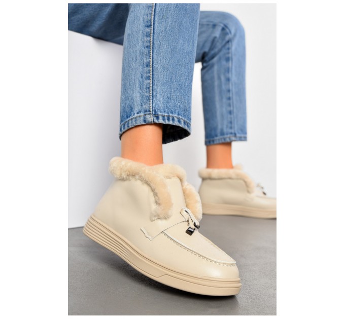 Туфли-лоферы женские на меху бежевого цвета 194042L