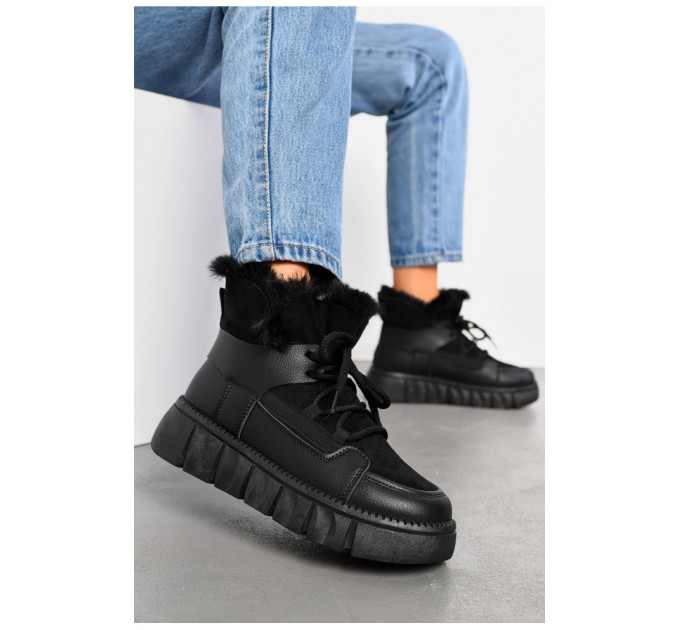 Черевики жіночі зимові чорного кольору на хутрі 194113L