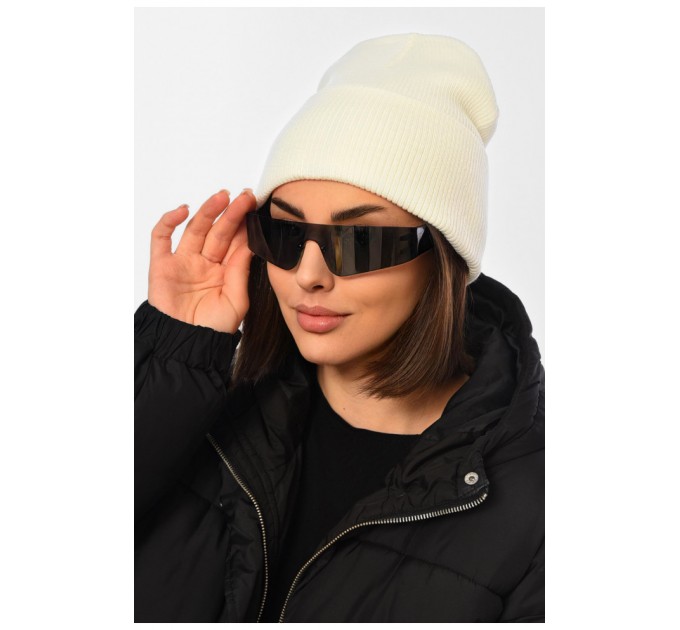 Шапка жіноча зимова однотонного молочного кольору 194145L