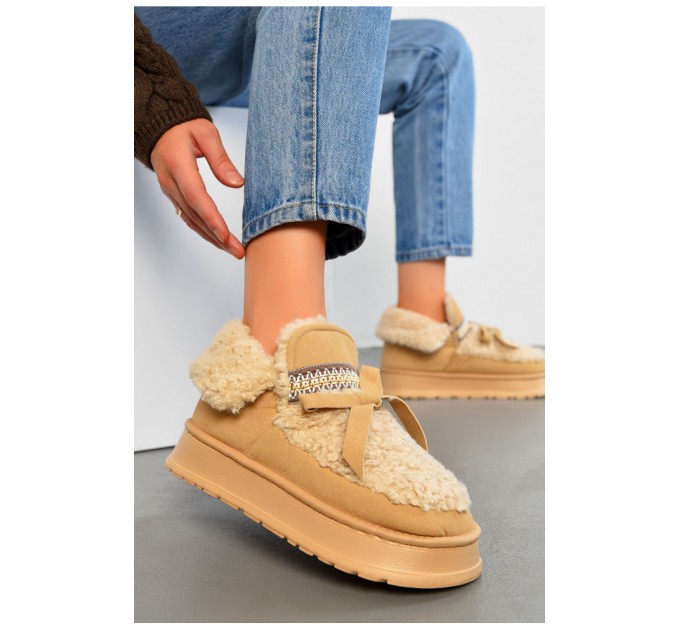 Угги женские на меху бежевого цвета 194721L