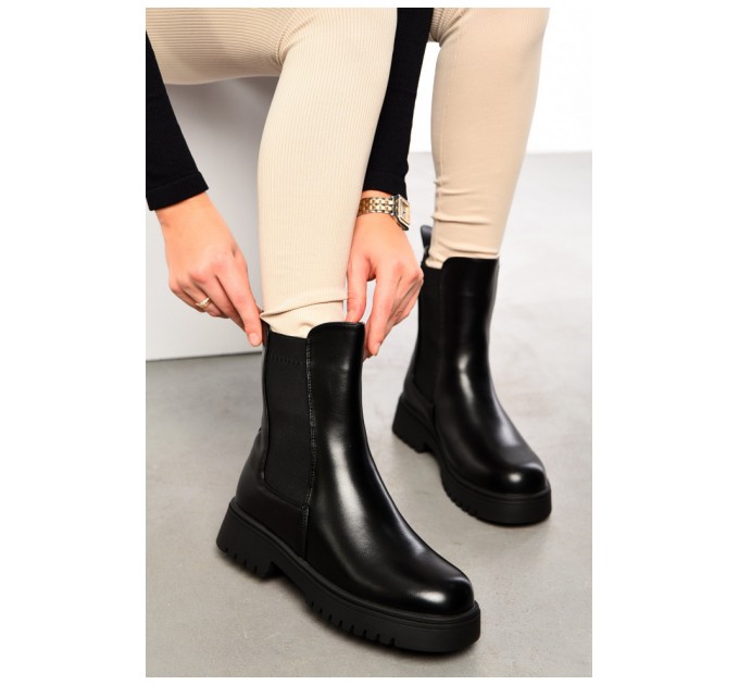 Черевики жіночі зимові чорного кольору 196094L