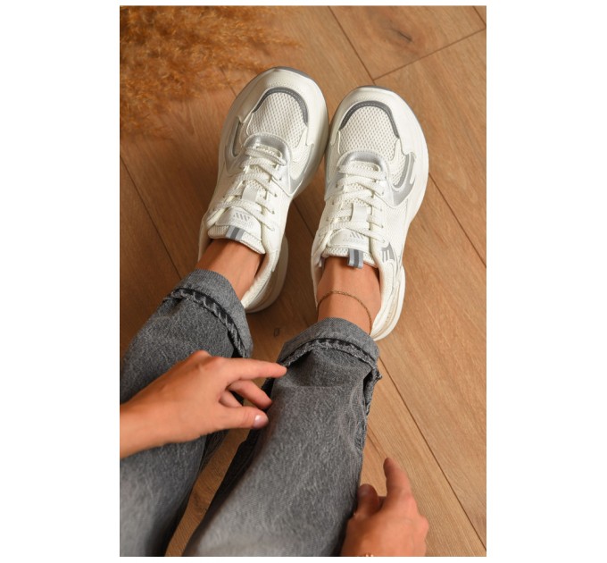 Кросівки жіночі білого кольору на шнурівці 205248L