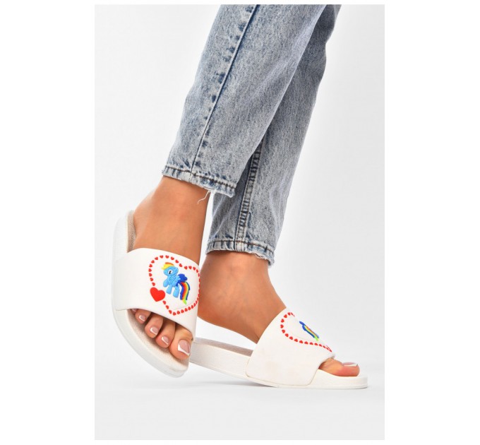 Шлепанцы женские белого цвета с пони 156212L