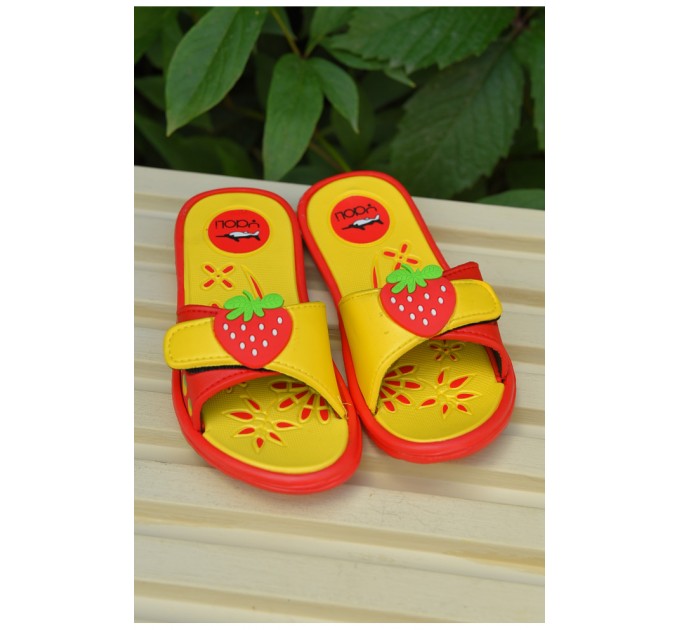 Шльопанці дитячі для дівчинки червоного кольоу з полуницею 160097L