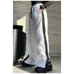 Спортивні штани  жіночі білого кольору 177900L