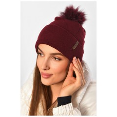Шапка женская демисезонная однотонная с бубоном бордового цвета 188209L