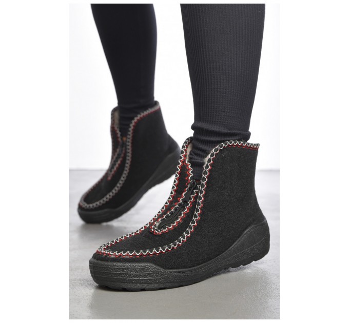 Бурки жіночі на хутрі чорного кольору 188940L